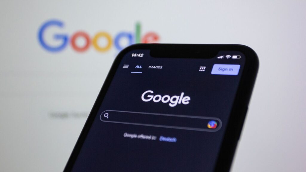 Téléphone affichant la recherche Google
