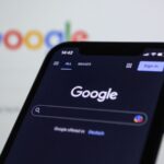 Téléphone affichant la recherche Google