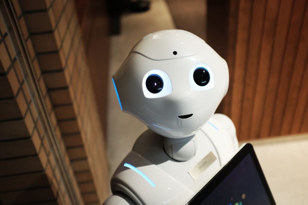 Robot humanoïde blanc