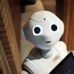 Robot humanoïde blanc
