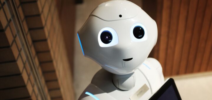 Robot humanoïde blanc